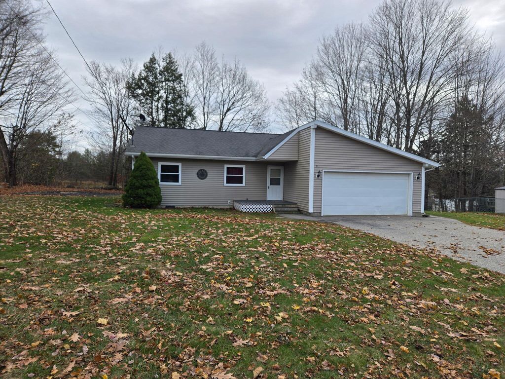 Photo of 27 Mitchell Street, Lewiston, ME 04240 (MLS # 1643240)