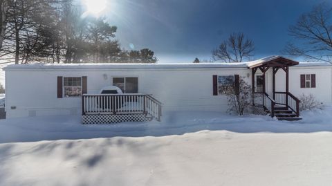 Photo of 22 Arrowhead Drive, Lisbon, ME 04250 (MLS # 1651816)