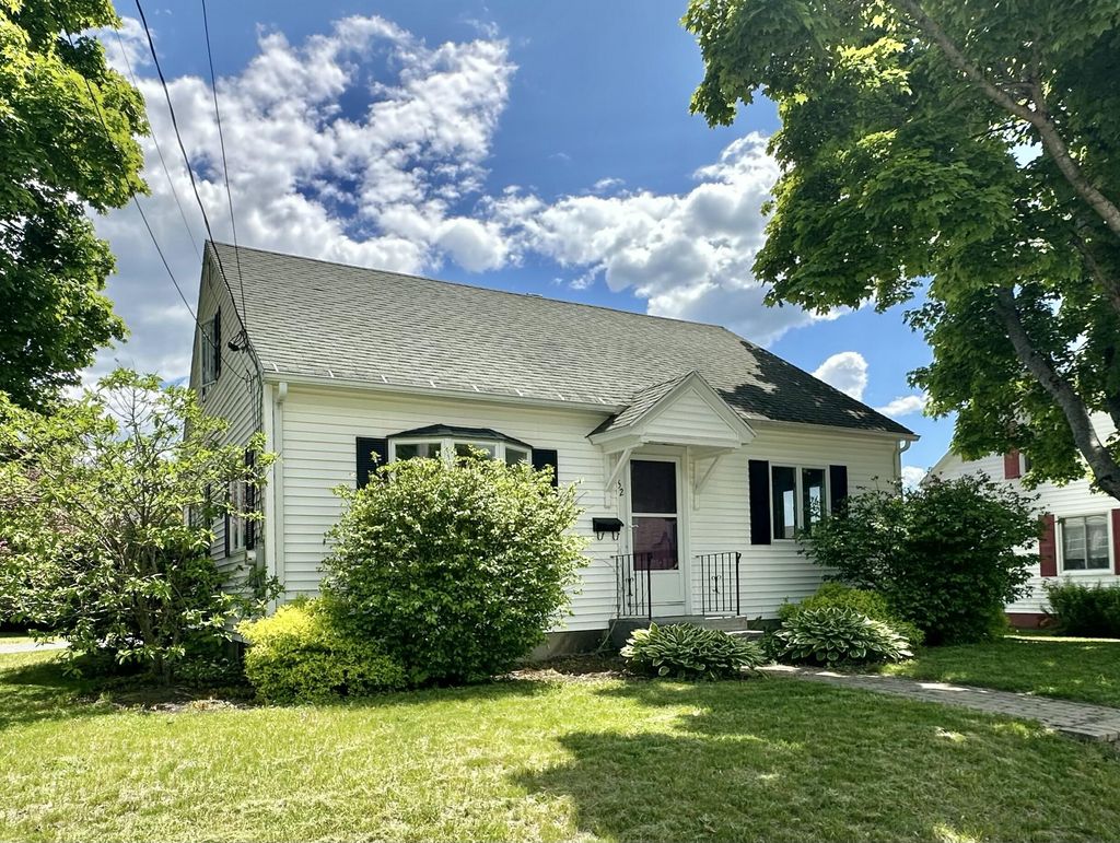 Photo of 52 Rideout Avenue, Lewiston, ME 04240 (MLS # 1624167)