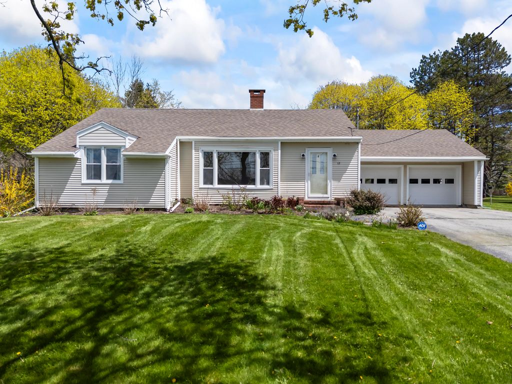 Photo of 12 Samoset Road, Rockland, ME 04841 (MLS # 1662110)