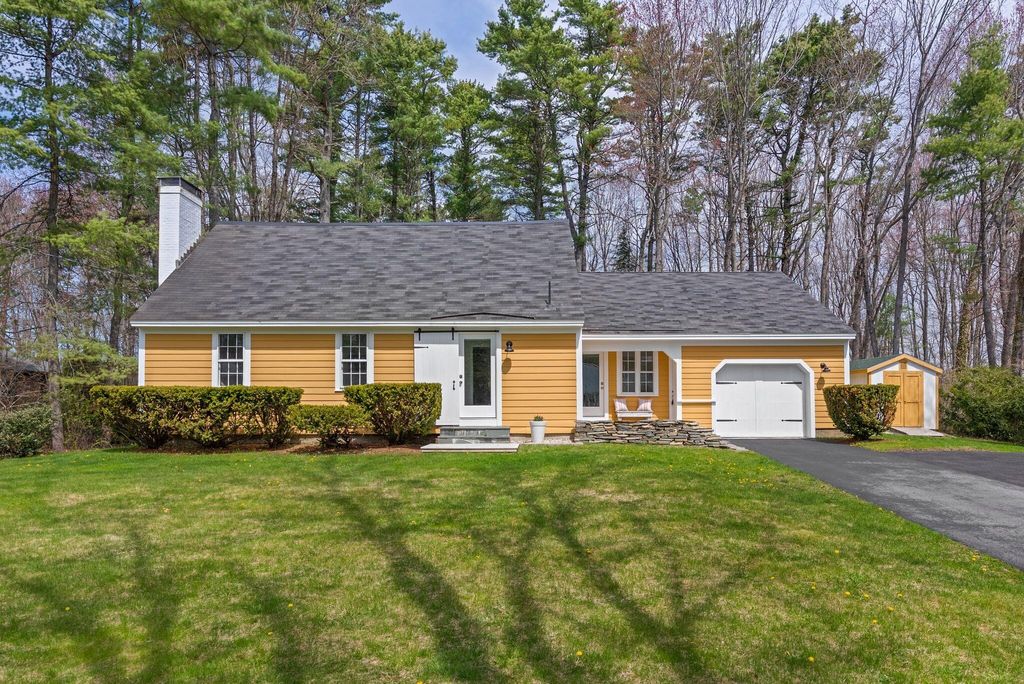 Photo of 37 Meadowbrook Road, Brunswick, ME 04011 (MLS # 1660961)