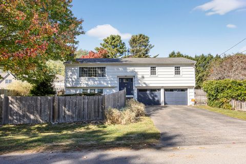Photo of 7 Eastfield Road, Cape Elizabeth, ME 04107 (MLS # 1640791)