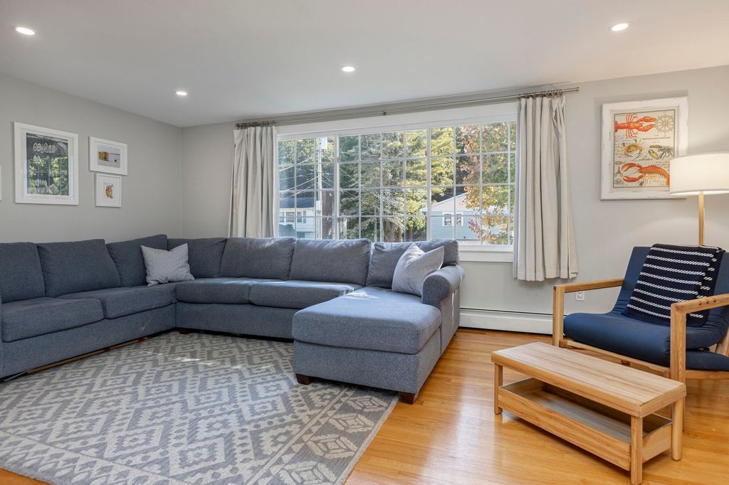 Photo of 7 Eastfield Road, Cape Elizabeth, ME 04107 (MLS # 1640791)