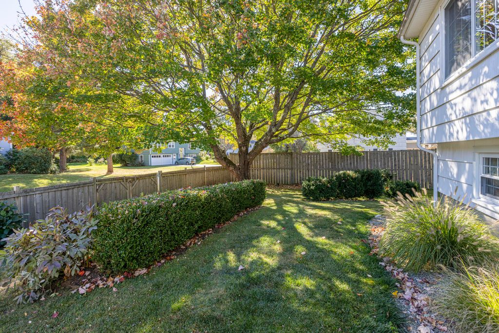 Photo of 7 Eastfield Road, Cape Elizabeth, ME 04107 (MLS # 1640791)