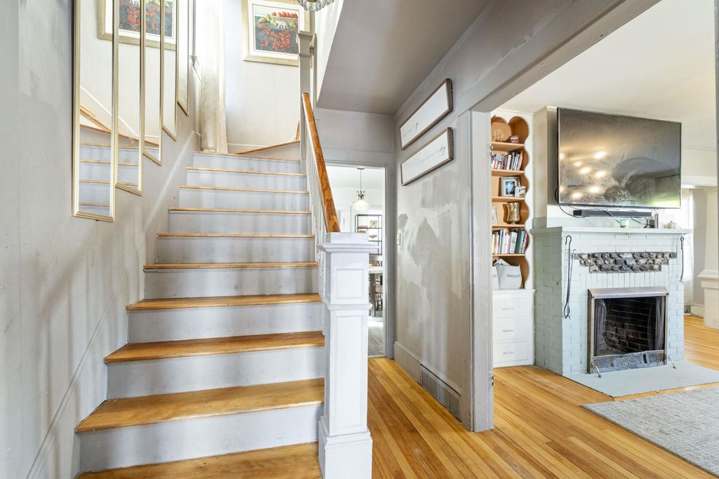 Photo of 11 Barrows Street, Paris, ME 04281 (MLS # 1653164)