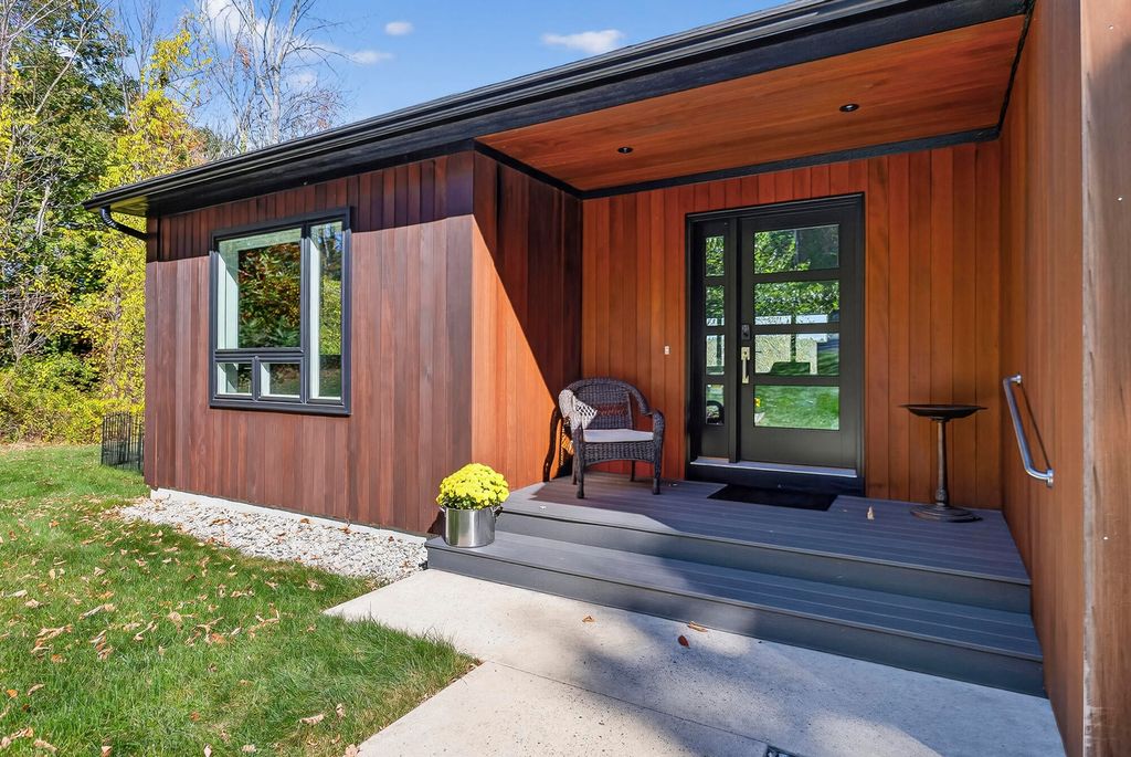 Photo of 27 Hillside Avenue, Falmouth, ME 04105 (MLS # 1640322)