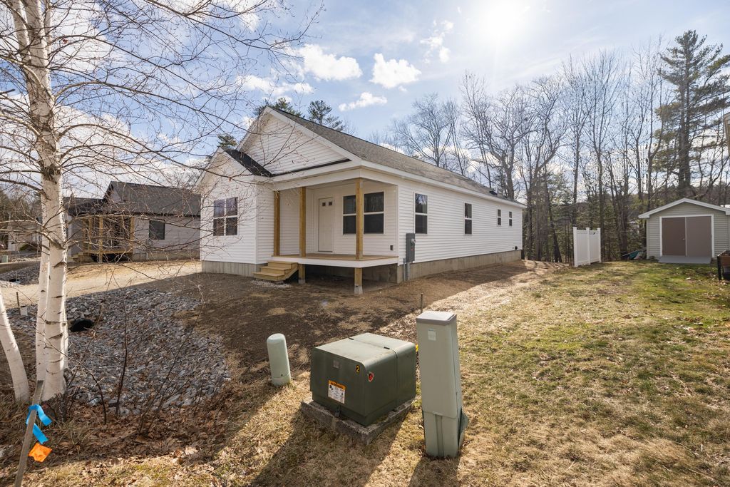 Photo of 17 Streamside Drive, Auburn, ME 04210 (MLS # 1653102)