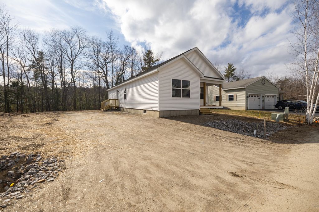 Photo of 17 Streamside Drive, Auburn, ME 04210 (MLS # 1653102)