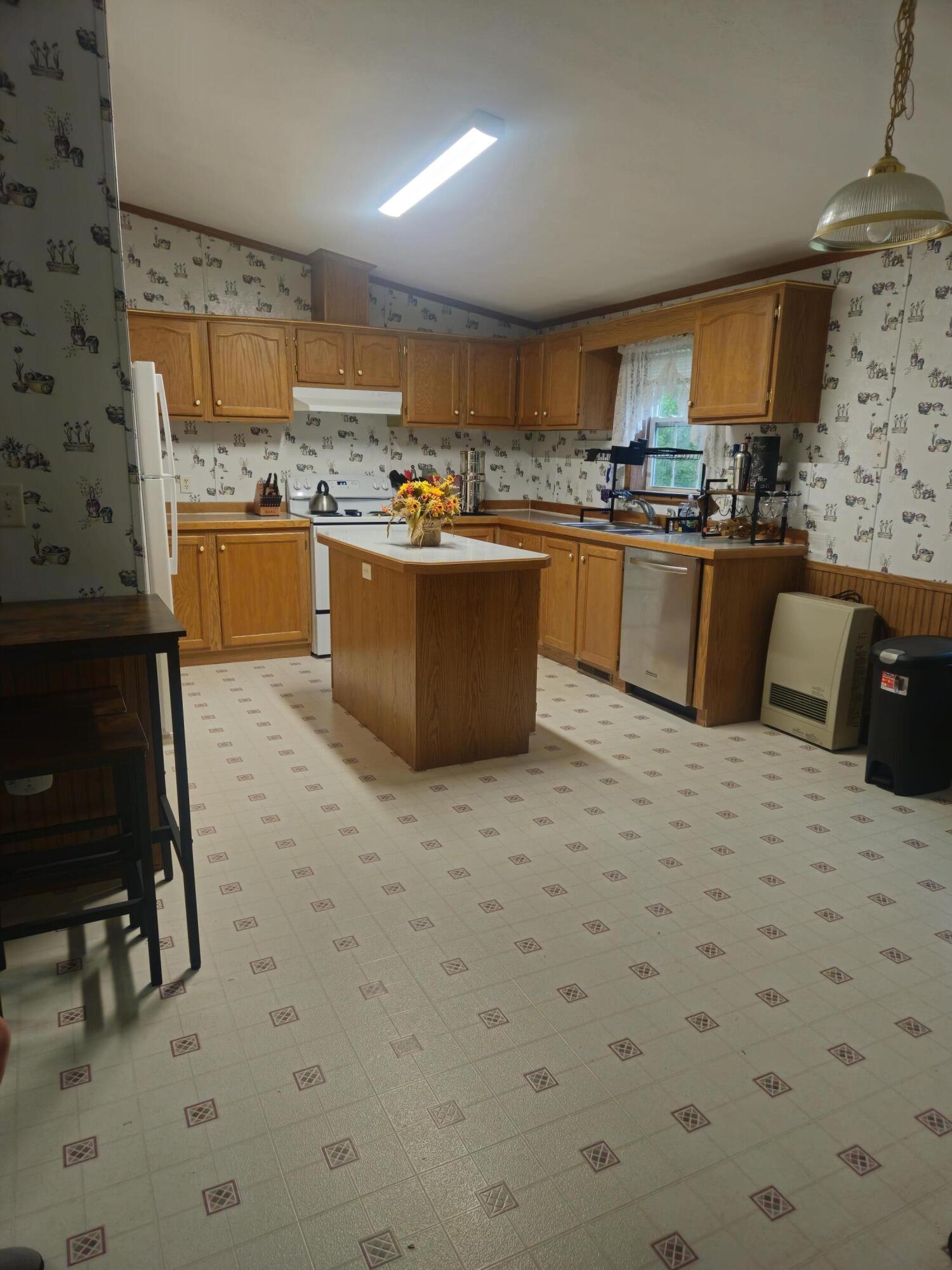 Sidney, Maine 04330, United States, 3 Bedrooms Bedrooms, ,2 BathroomsBathrooms,Residential,Active,147329