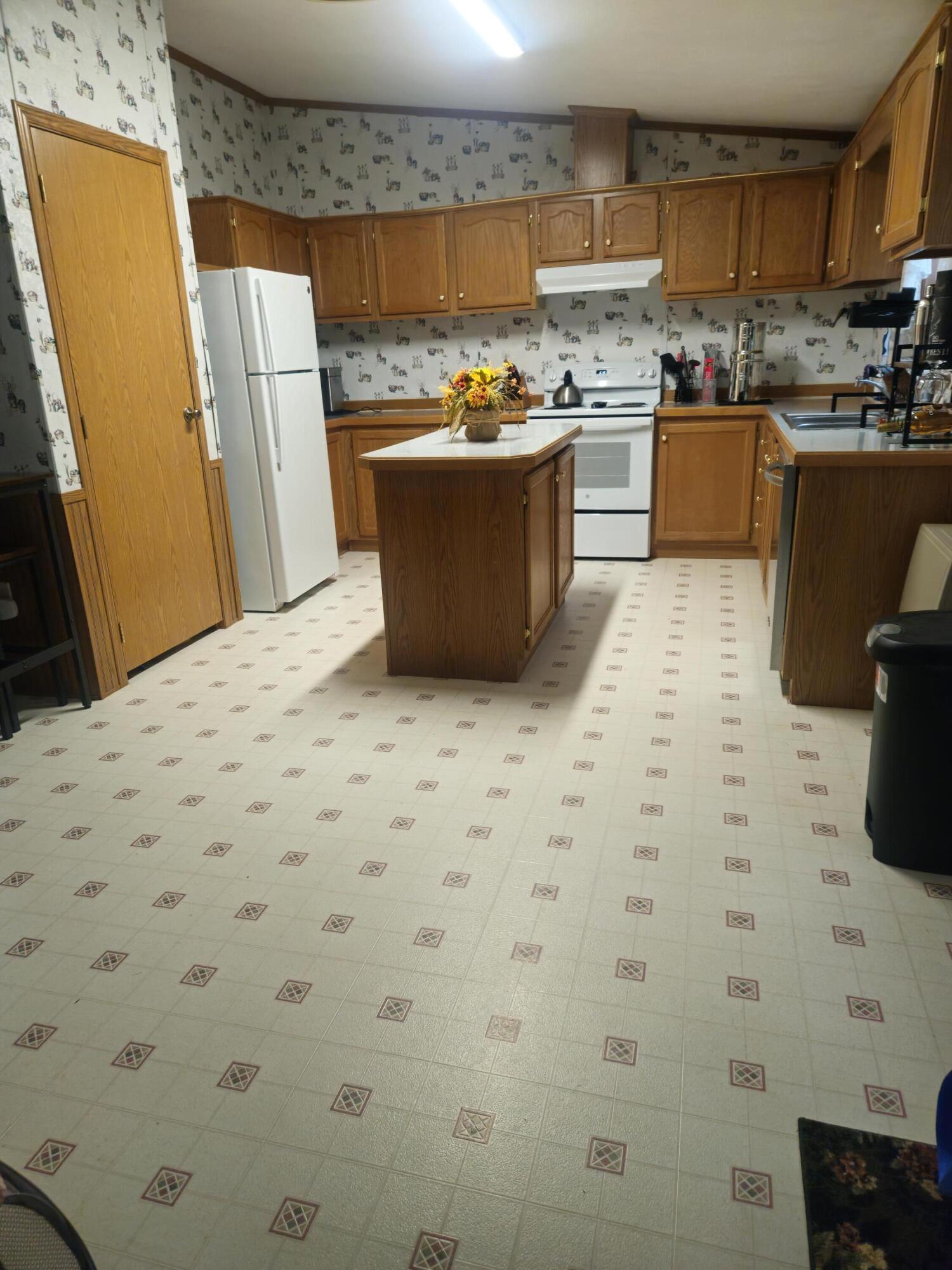 Sidney, Maine 04330, United States, 3 Bedrooms Bedrooms, ,2 BathroomsBathrooms,Residential,Active,147329