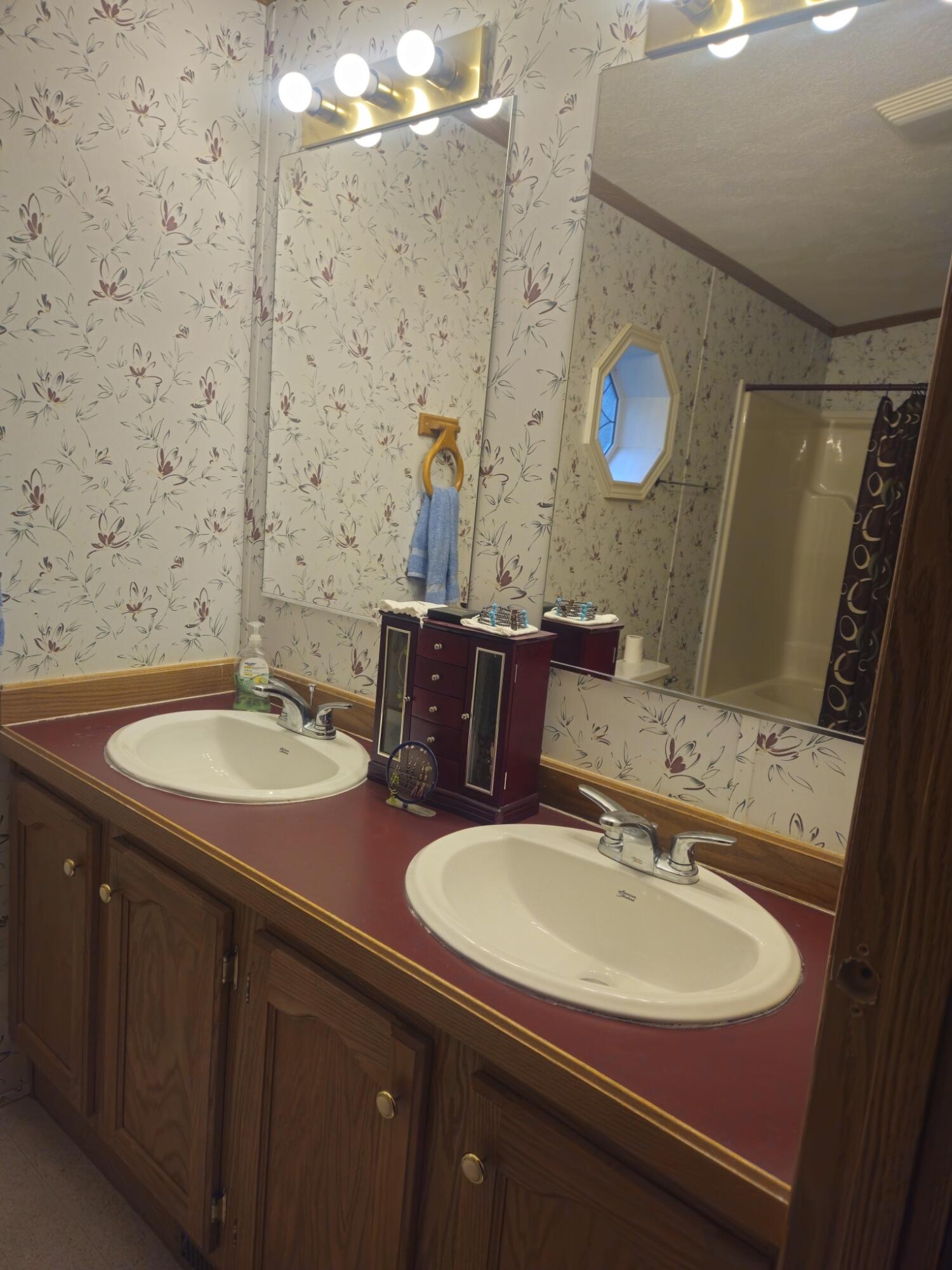 Sidney, Maine 04330, United States, 3 Bedrooms Bedrooms, ,2 BathroomsBathrooms,Residential,Active,147329