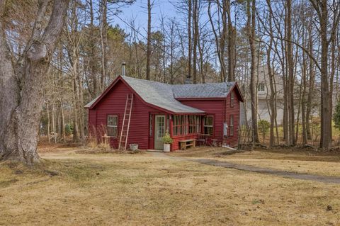 Photo of 24 Newson Avenue, Kittery, ME 03904 (MLS # 1655896)