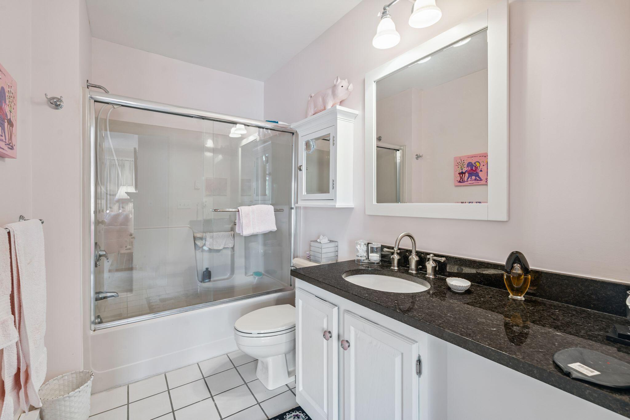 Kennebunk, Maine 04043, United States, 3 Bedrooms Bedrooms, ,3 BathroomsBathrooms,Residential,Pending,165989