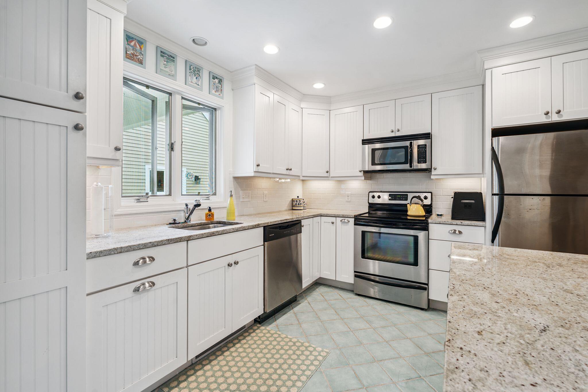 Kennebunk, Maine 04043, United States, 3 Bedrooms Bedrooms, ,3 BathroomsBathrooms,Residential,Pending,165989