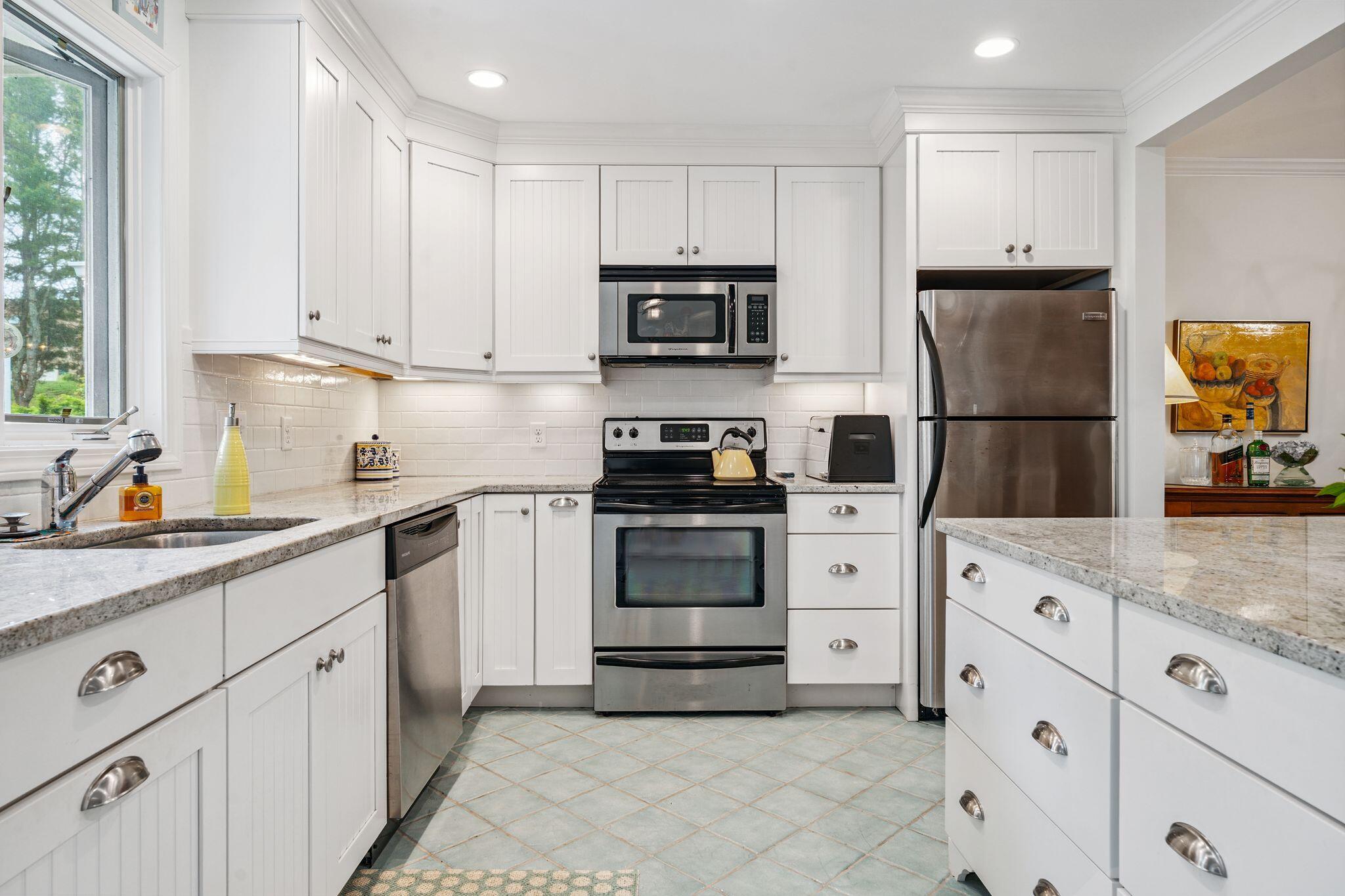 Kennebunk, Maine 04043, United States, 3 Bedrooms Bedrooms, ,3 BathroomsBathrooms,Residential,Pending,165989