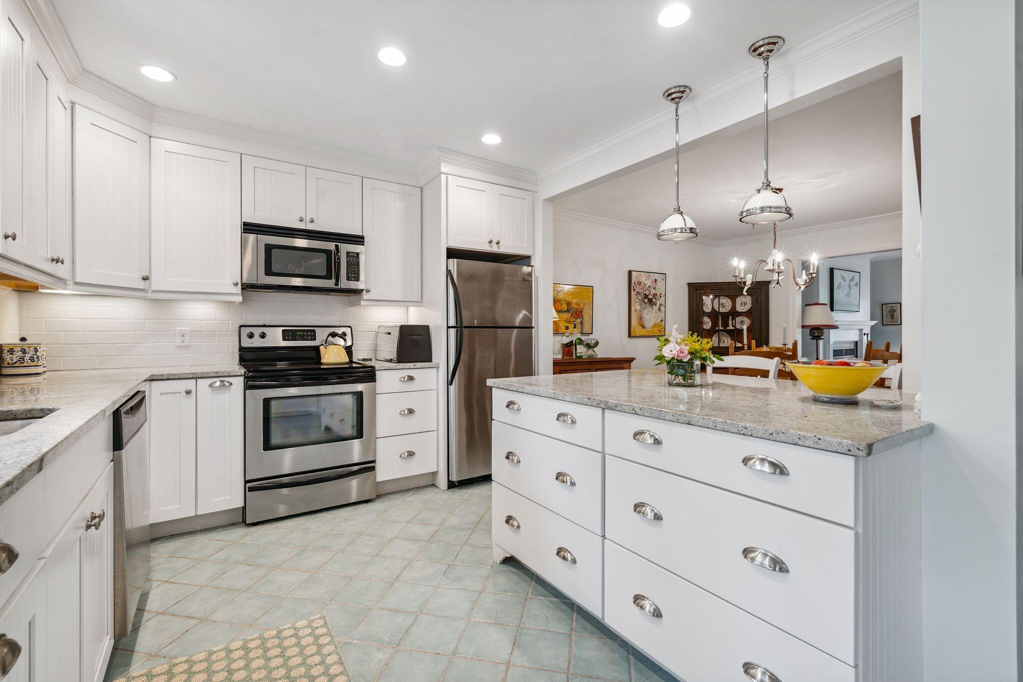 Kennebunk, Maine 04043, United States, 3 Bedrooms Bedrooms, ,3 BathroomsBathrooms,Residential,Pending,165989