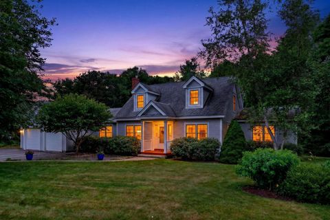 Photo of 12 Jewell Street, Brunswick, ME 04011 (MLS # 1658312)