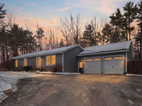 Photo of 15 Monroe Drive, Naples, ME 04055 (MLS # 1650326)