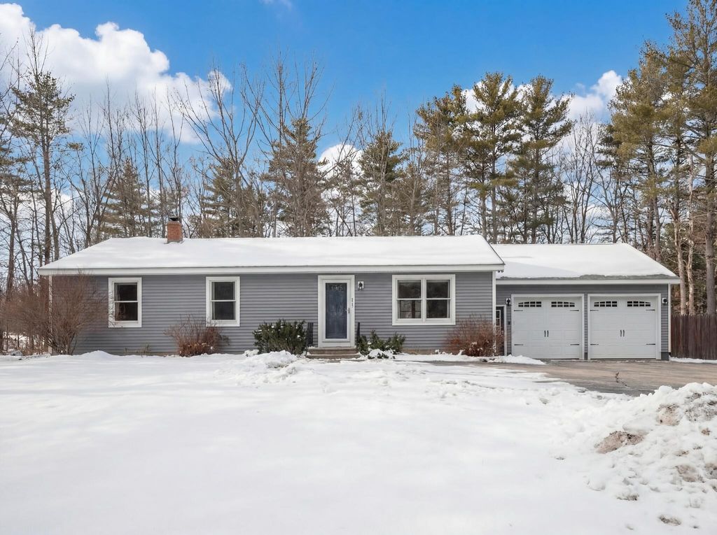 Photo of 15 Monroe Drive, Naples, ME 04055 (MLS # 1650326)