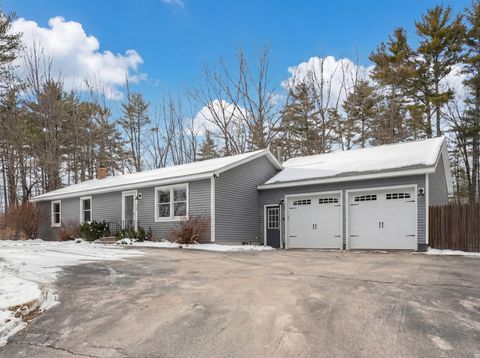 Photo of 15 Monroe Drive, Naples, ME 04055 (MLS # 1650326)