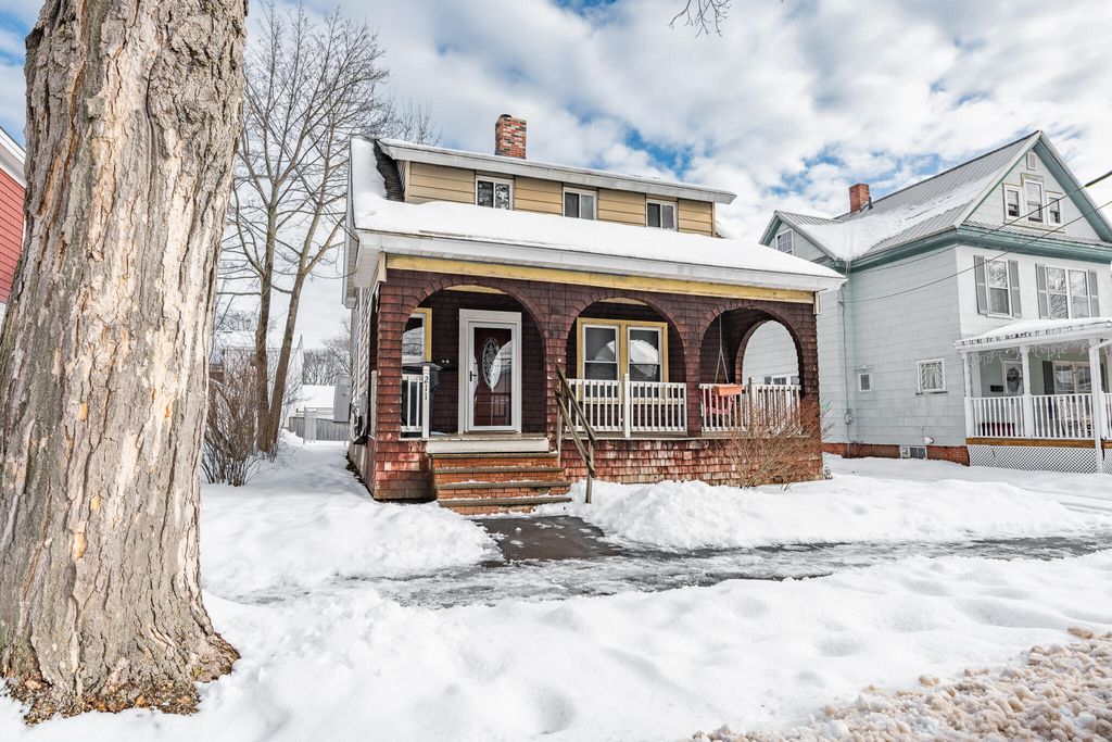 Photo of 211 Maple Street, Bangor, ME 04401 (MLS # 1649264)