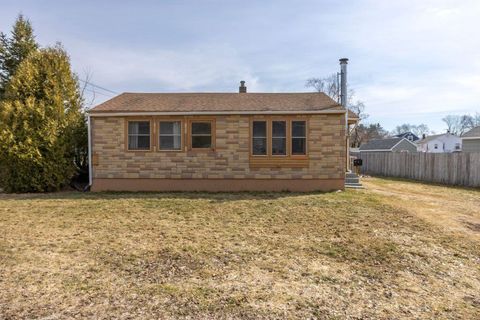 Photo of 4 Longfellow Drive, Westbrook, ME 04092 (MLS # 1655191)