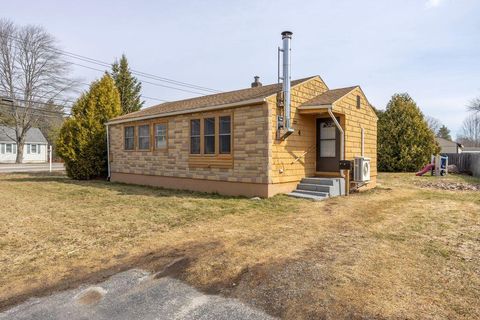 Photo of 4 Longfellow Drive, Westbrook, ME 04092 (MLS # 1655191)