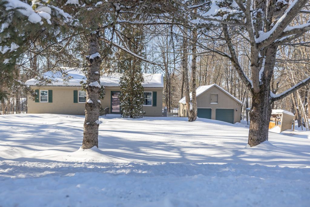 Photo of 31 Bellflower Drive, Auburn, ME 04210 (MLS # 1650776)