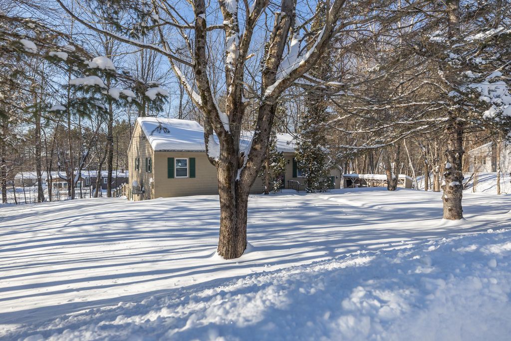 Photo of 31 Bellflower Drive, Auburn, ME 04210 (MLS # 1650776)