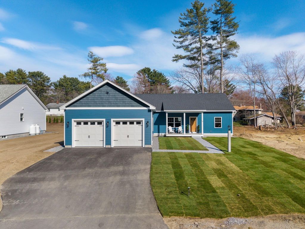 Photo of 19 Forest Glen Lane, Topsham, ME 04086 (MLS # 1658874)