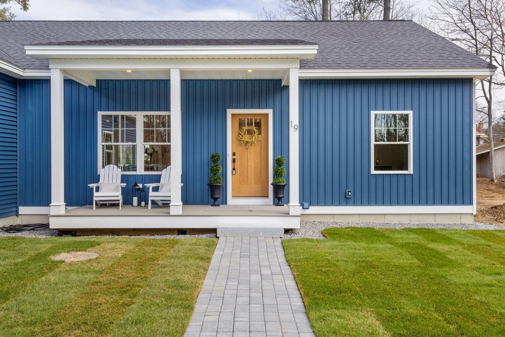 Photo of 19 Forest Glen Lane, Topsham, ME 04086 (MLS # 1658874)