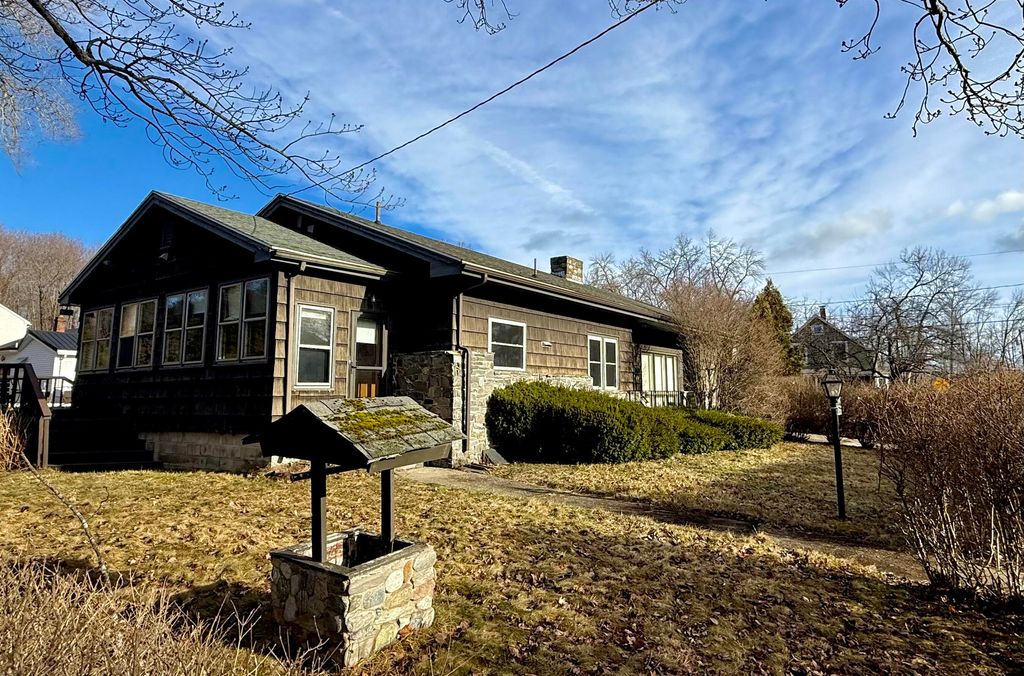 Photo of 124 E Kidder Street, Portland, ME 04103 (MLS # 1654687)