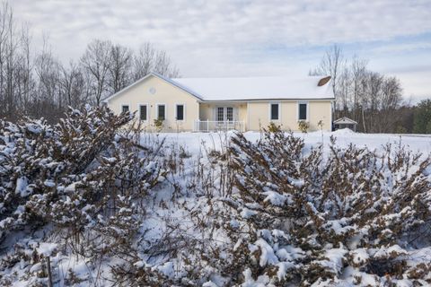 Photo of 701 US-202, Monmouth, ME 04265 (MLS # 1644545)