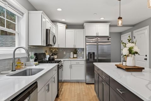 Photo of 10 Newfield Road, Freeport, ME 04032 (MLS # 1657284)