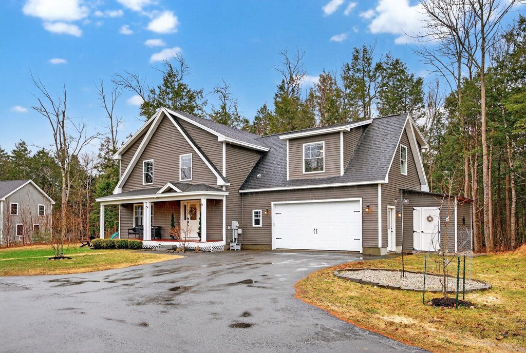 Photo of 10 Newfield Road, Freeport, ME 04032 (MLS # 1657284)