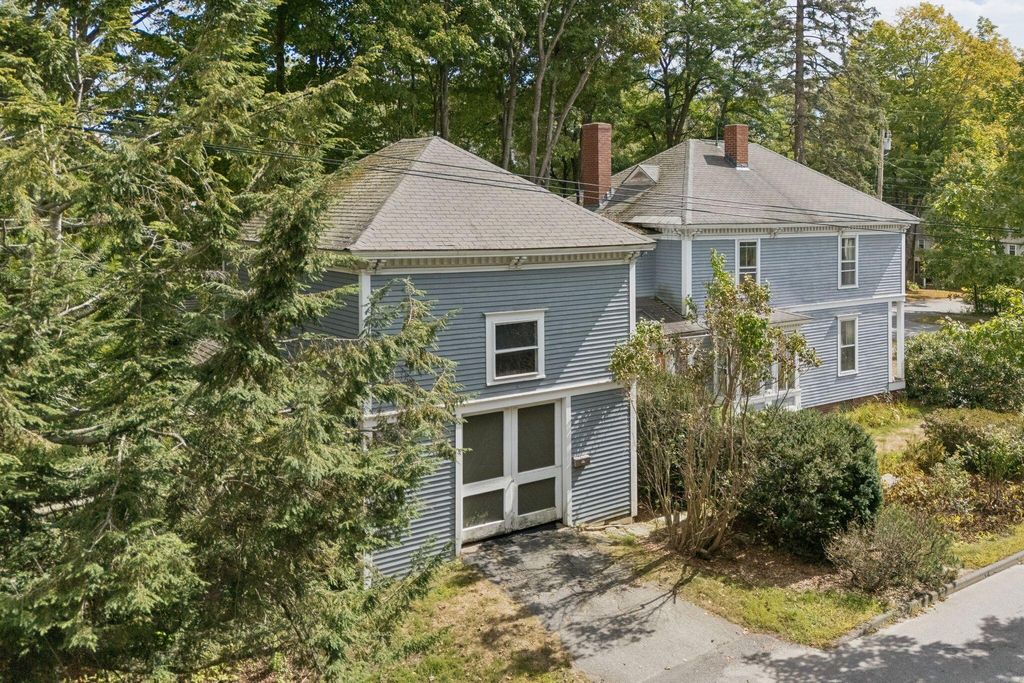 Photo of 8 Mckeen Street, Brunswick, ME 04011 (MLS # 1638132)