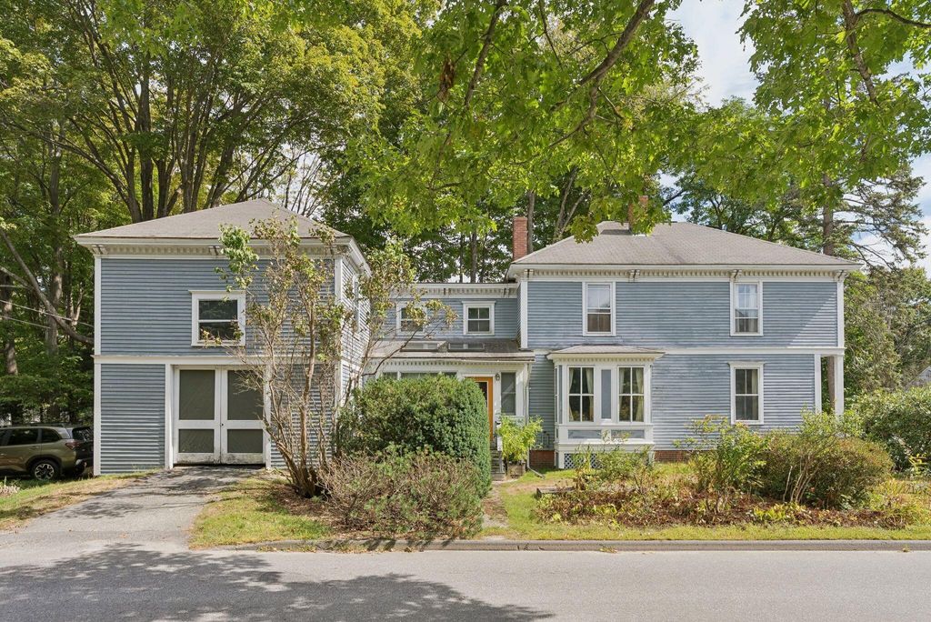 Photo of 8 Mckeen Street, Brunswick, ME 04011 (MLS # 1638132)