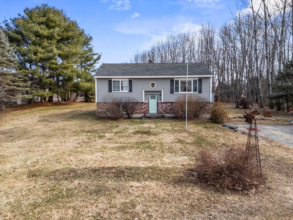 Photo of 27 Oak Ridge Drive, Standish, ME 04084 (MLS # 1656183)