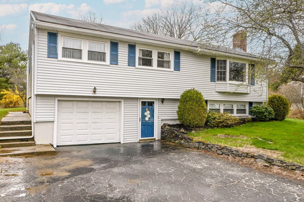 Photo of 31 Vernon Road, Cape Elizabeth, ME 04107 (MLS # 1661017)
