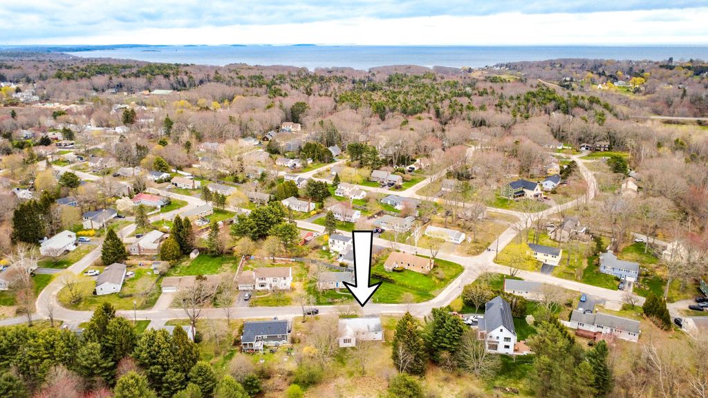 Photo of 31 Vernon Road, Cape Elizabeth, ME 04107 (MLS # 1661017)