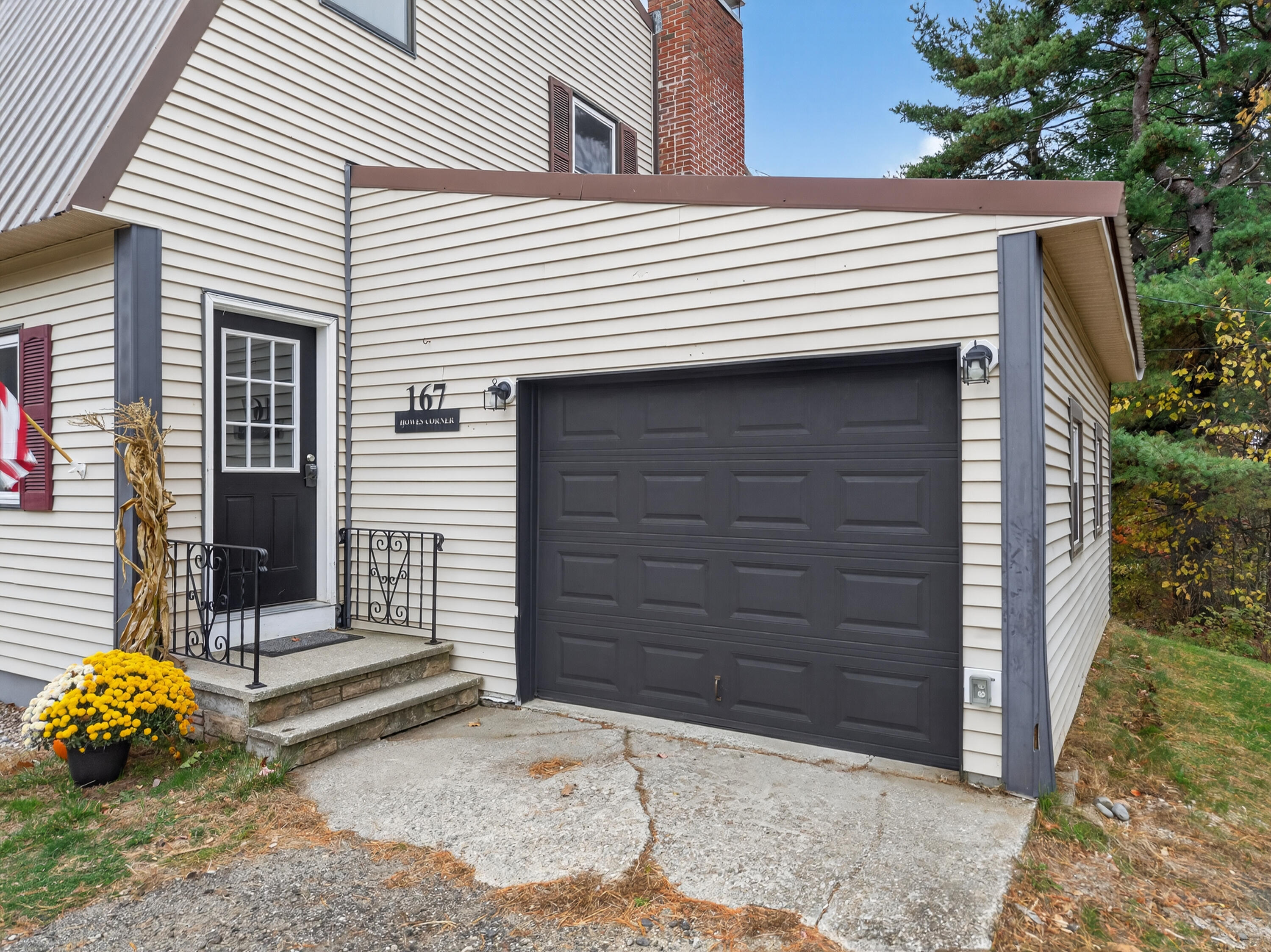 167 Howes Corner Road