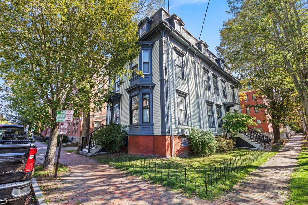 Photo of 34 West Street #3, Portland, ME 04102 (MLS # 1640133)