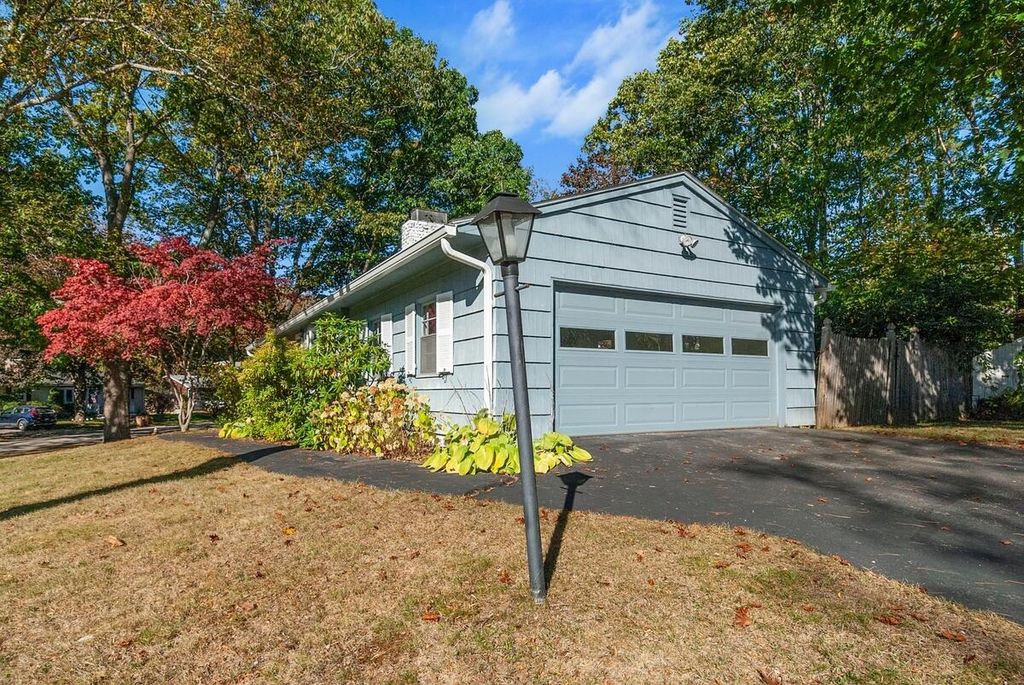Photo of 26 Mariette Drive, Portsmouth, NH 03801 (MLS # 1641490)