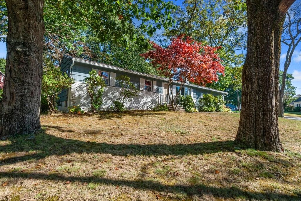 Photo of 26 Mariette Drive, Portsmouth, NH 03801 (MLS # 1641490)