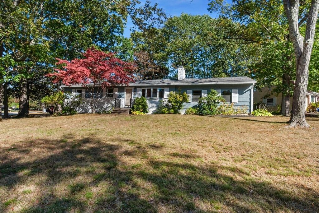 Photo of 26 Mariette Drive, Portsmouth, NH 03801 (MLS # 1641490)