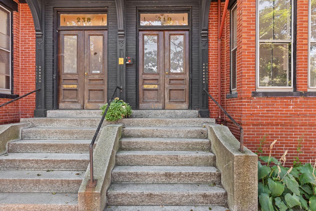 Photo of 240 State Street #4, Portland, ME 04101 (MLS # 1659209)