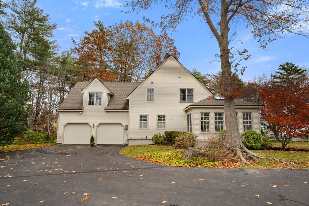 Photo of 11 Chestnut Lane, York, ME 03909 (MLS # 1643373)