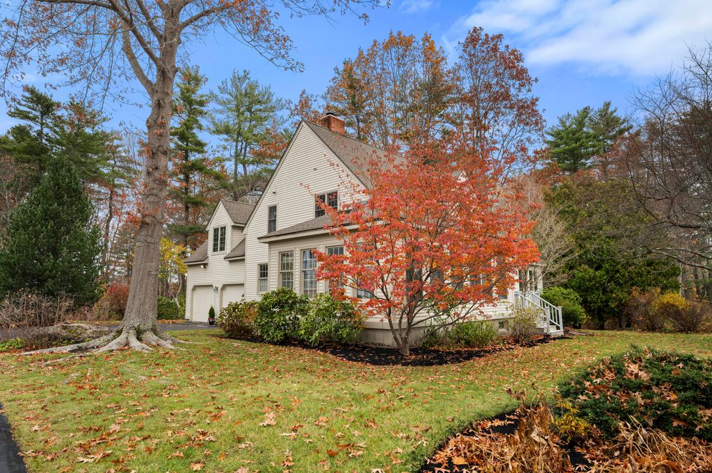 Photo of 11 Chestnut Lane, York, ME 03909 (MLS # 1643373)