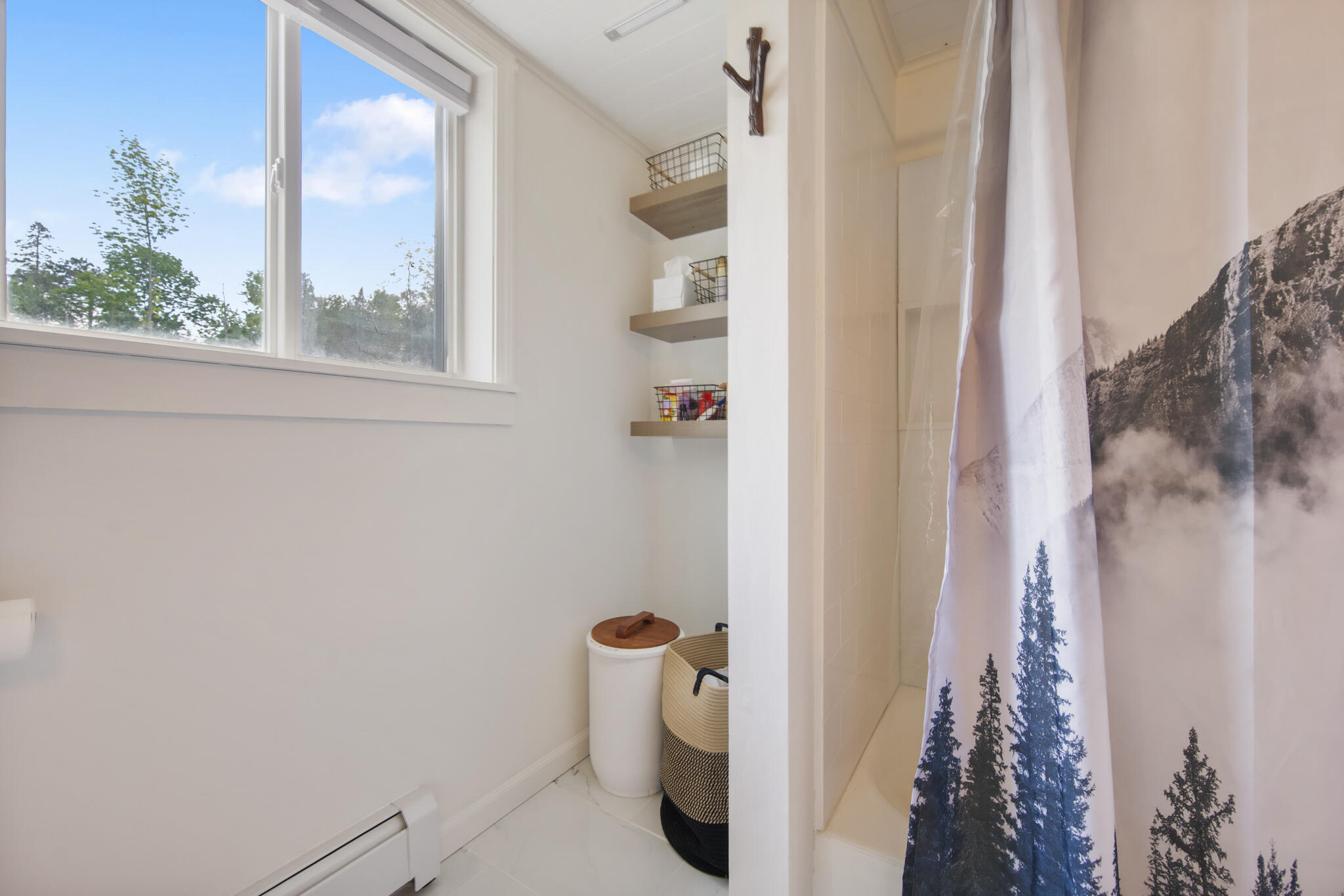 Bucksport, Maine 04416, United States, 4 Bedrooms Bedrooms, ,3 BathroomsBathrooms,Residential,Active,165365