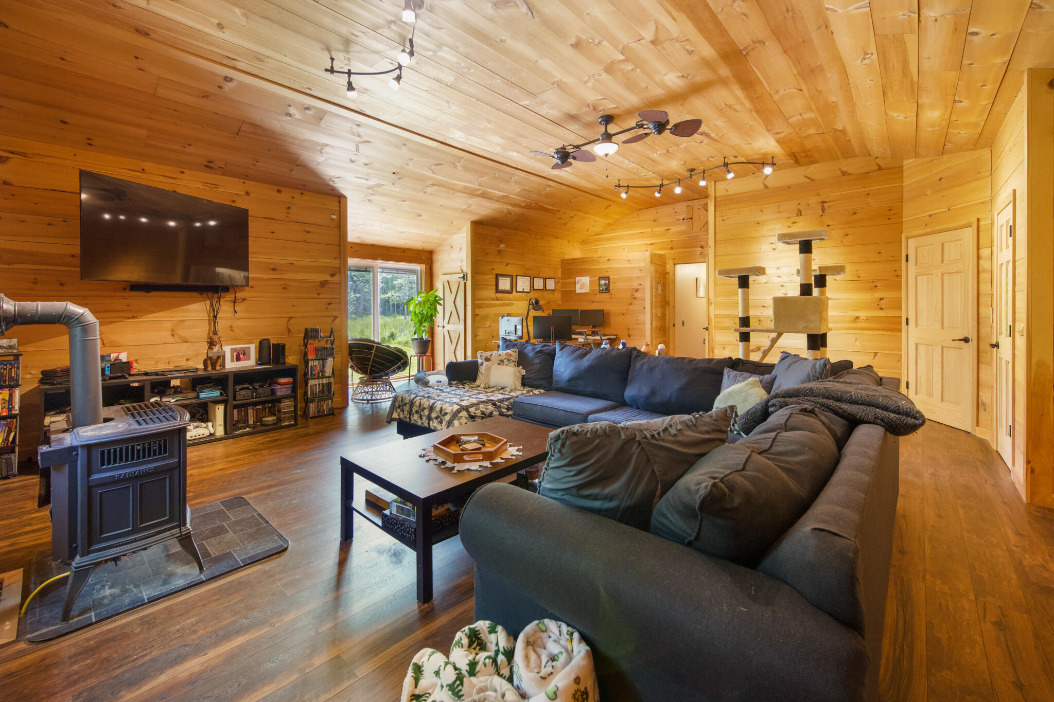 Bucksport, Maine 04416, United States, 4 Bedrooms Bedrooms, ,3 BathroomsBathrooms,Residential,Active,165365